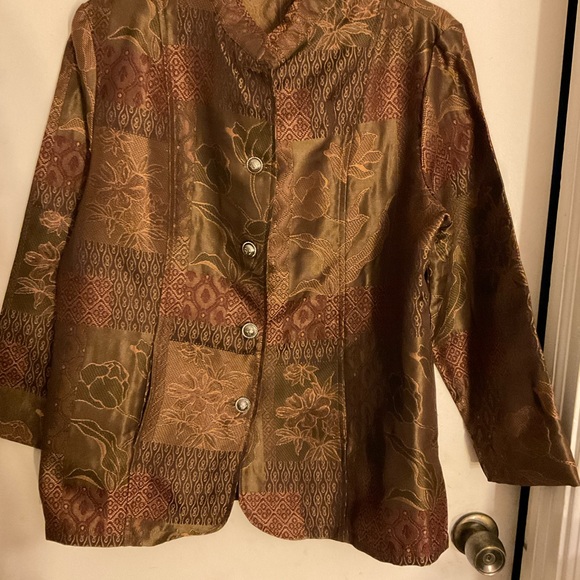 Vintage Tudor Court by by Haband it is large please look at photos for size. - Picture 5 of 11